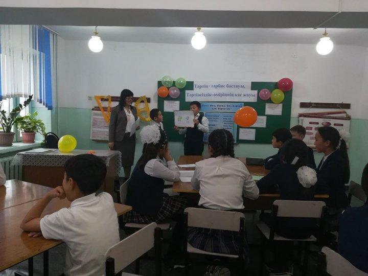 "Тәртіп - тәрбие бастауы, тәртіпсіздік - өміріңнің қас жауы" тақырыбында тәрбие сағаты өткізілді.
