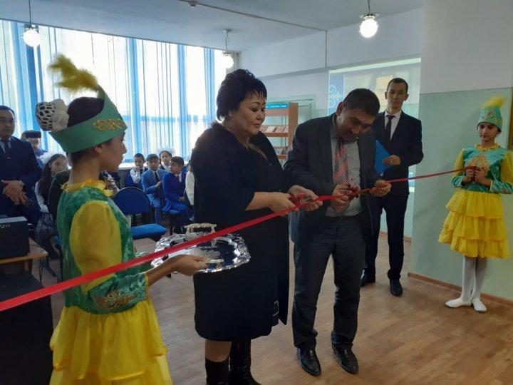 М.Мақатаев атындағы №14 орта мектепте ақиық ақын М.Мақатаевтың туғанына 89 жыл толуына орай ақынға арналған "Мен өмірді жырлау үшін келгенмін" тақырыбында әдеби бұрыш ашылды.