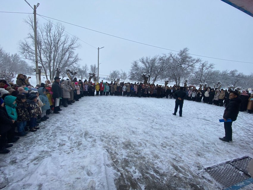 Жамбыл облысы Тараз қаласының №14 орта мектебінде 23 ақпан күні "Жер сілкінісі кезіндегі іс-әрекет" тақырыбында өткізілген сейсможаттығу